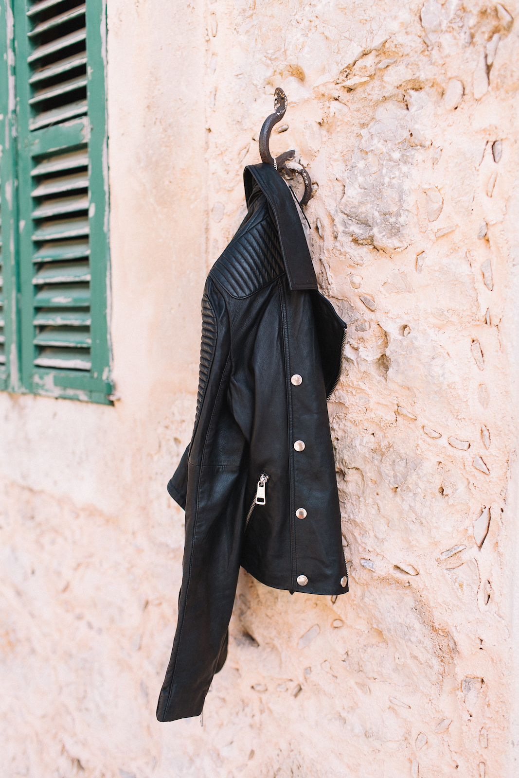 Fabijan_Vuksic_hochzeitsfotograf_mallorca_Blogger_Sue_loves_NYC_rich_royal_suelovesnyc_susan_fengler_lederjacke_254 Party-Outfit