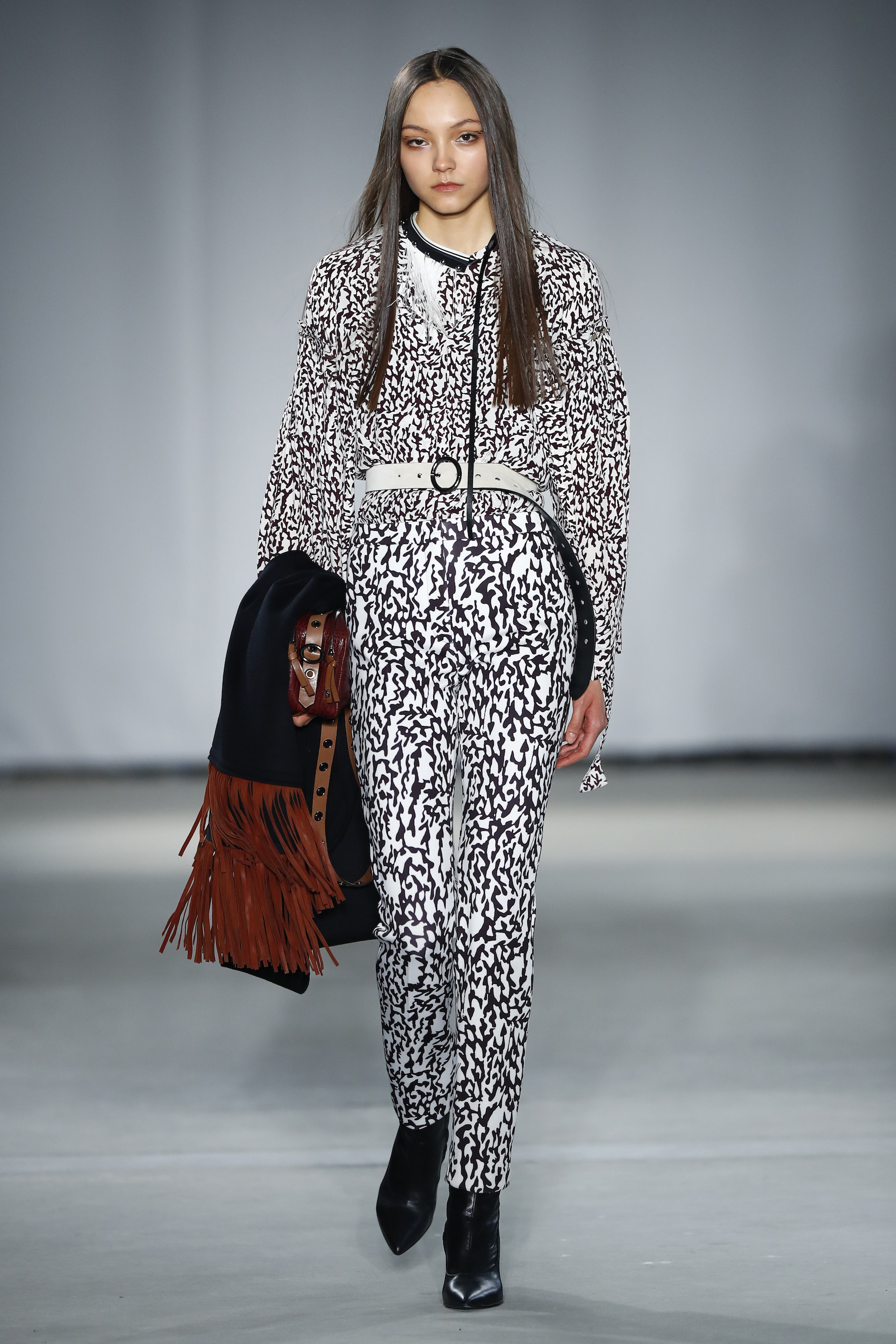 suelovesnyc_sue_loves_nyc_sleek_hair_berlin_fashion_week_beauty_news_beautynews_beautytrends_aw-2017_fashion-week-berlin_DE_dorothee-schumacher-1