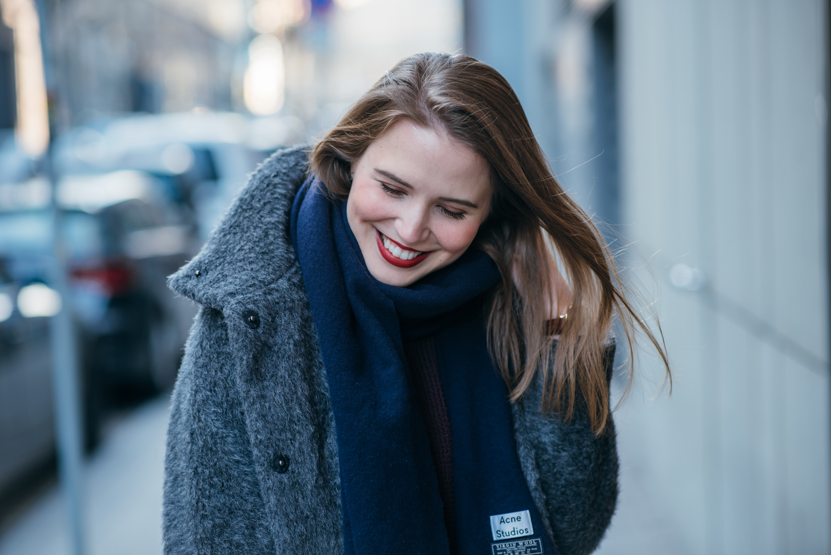 suelovesnyc_susan_fengler_hamburg_schlaghose_und_sneaker_im_winter_kombinieren_citizensofhumanity_Parker_jeans_parker_relaxed_cuffed_cropped