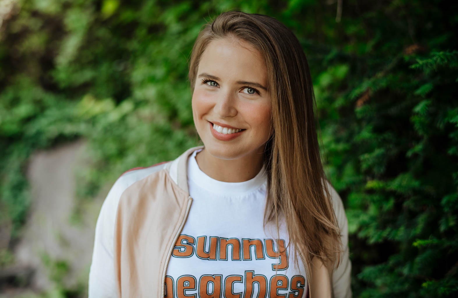 suelovesnyc_susan_fengler_sommer_outfit_closed_wendejacke_sunny_beaches_ganni_look