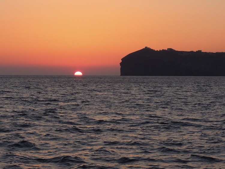 santorin-santorini-urlaub-tipps-tipp-vacation-sonnenuntergang-boot1