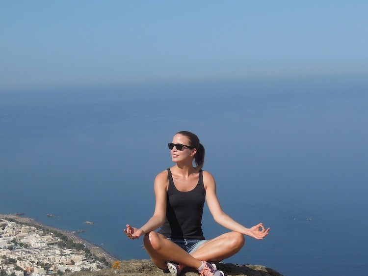 yoga-santorin-suelovesnyc