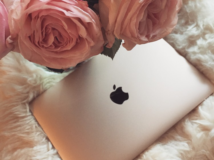 macbook_gold_social_media_detox_spring