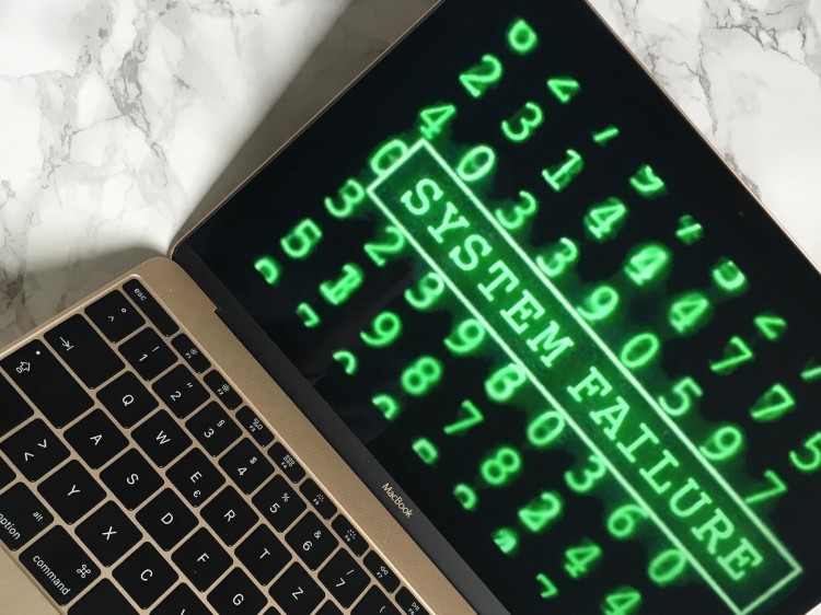 suelovesnyc_susan_fengler_macbook_gold_apple_internet_kolumne