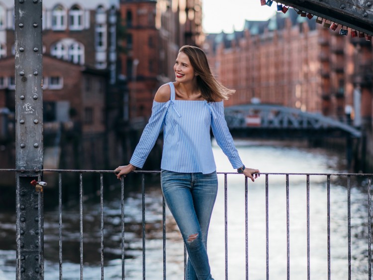 Sue loves NYC Hamburg Off-Shoulder Bluse