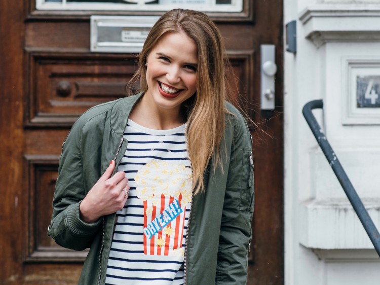 frühlingsoutfit suelovesnyc_susan_fengler_fruehlingsoutfit_fruhlingsoutfit_spring_outfit_zoe_karssen_bomberjacke_oh_yeah