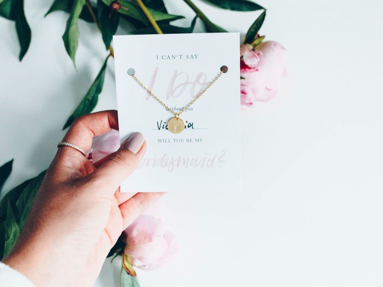 brautjungfern-geschenk suelovesnyc_blog_hochzeit_heiraten_brautjunfern_geschenk_viviane_lenders_madeleine_issing