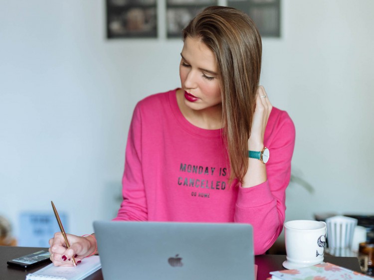 blog-veränderungen susan_fengler_journalistin_blog_veranderungen_suelovesnyc_hamburg_reserved_monday_is_cancelled_sweatshirt
