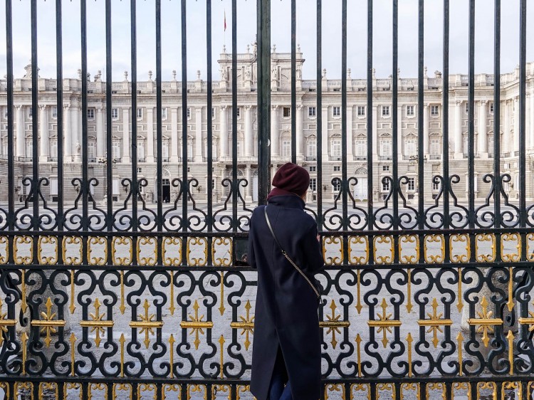 allein reisen suelovesnyc_life_at_30_susan_fengler_allein_reisen_madrid_palacio_real