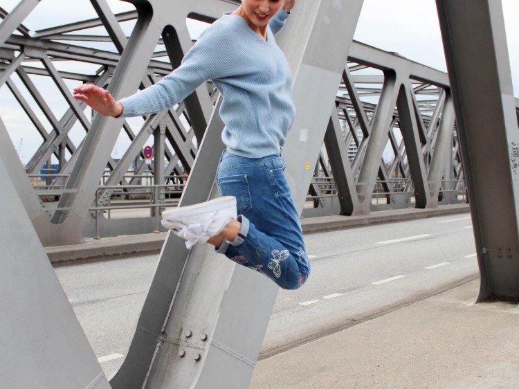 hin und her suelovesnyc_weekly_update_hamburg_blog_Susan_fengler_the_mercer_ny_kaschmir_pullover_comma_jeans_schmetterlinge_hin_und_her
