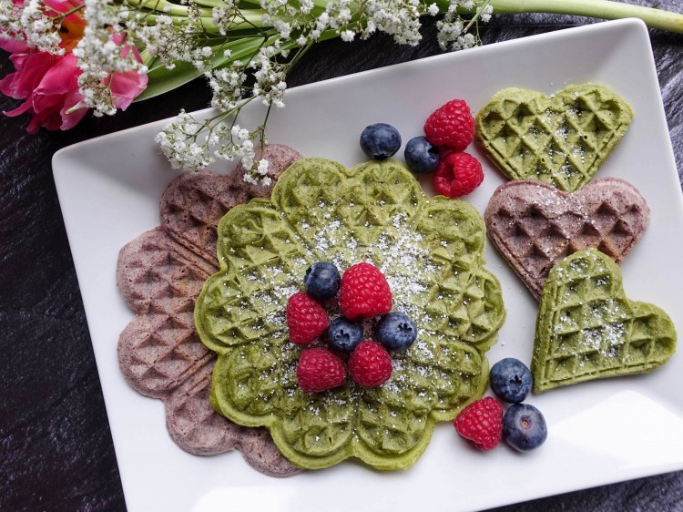 bunte glutenfreie Waffeln Suelovesnyc_susan_fengler_bunte_waffeln_glutenfrei_matcha_waffeln_glutenfrei_backen_schaer