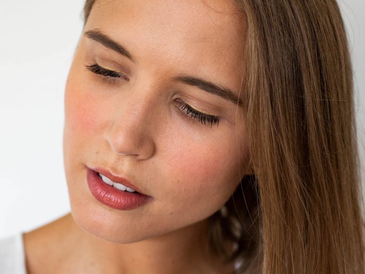 gelber Eyeliner suelovesnyc_susan_fengler_gelber_eyeliner_gold_gelber_kayalstift_goldfarben_kayal_gold