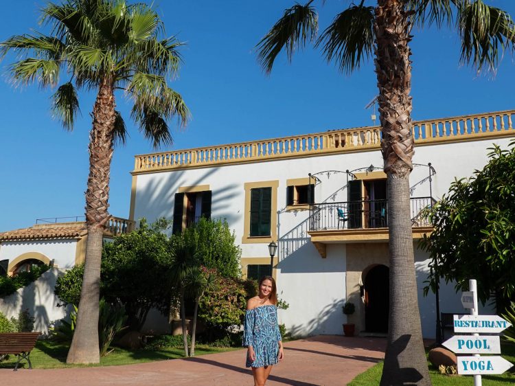 Allein Urlaub machen suelovesnyc_allein_urlaub_machen_yoga_retreat_son_manera_finca
