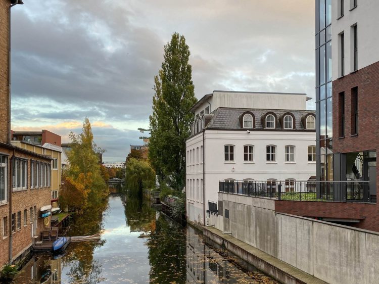 Achtsamkeitstrainer-Ausbildung Hamburg Herbst Fleet Winterhude suelovesnyc_hamburg_herbst_fleet_winterhude_achtsamkeitstrainer_ausbildung