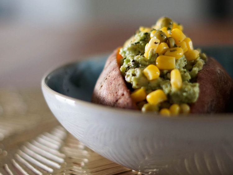 Gefüllte Süßkartoffel aus der Mikrowelle suelovesnyc-gefuellte-suesskartoffel-aus-der-mikrowlle-lunch-rezept-gefullte-susskartoffel-aus-der-mikrowelle