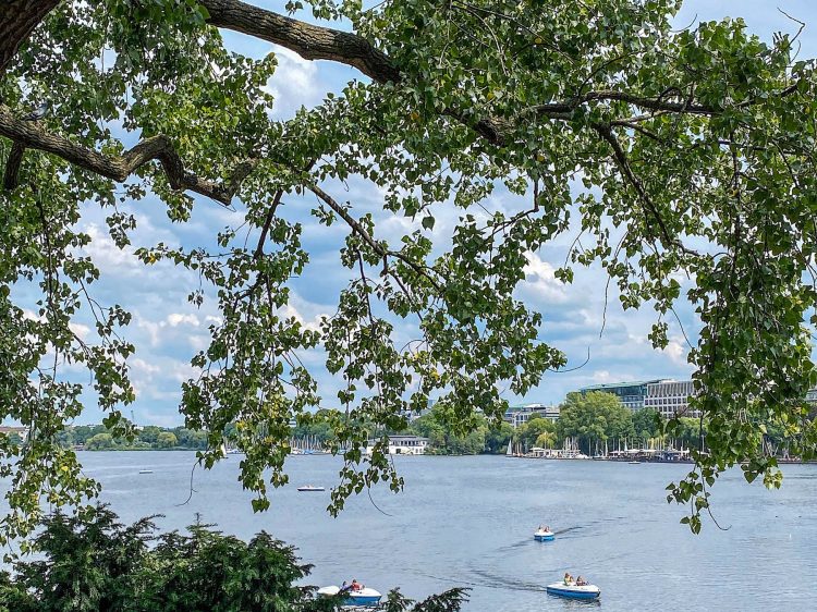 Urlaubspläne Suelovesnyc_weekly_update_hamburg_alster_kennedybrucke_urlaubsplane_urlaubsplaene