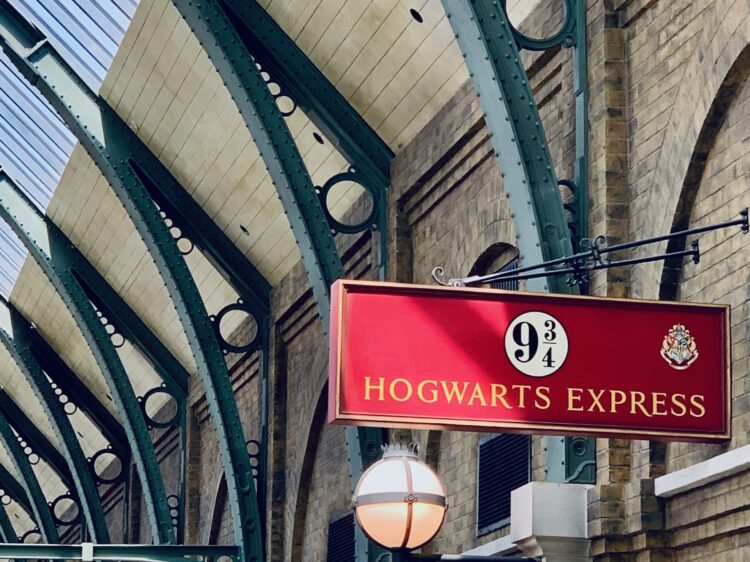 suelovesnyc_life_at_30_heile_welt_ablenkung_universal_studios_gleis_hogwarts_harry_potter heile welt life at 30