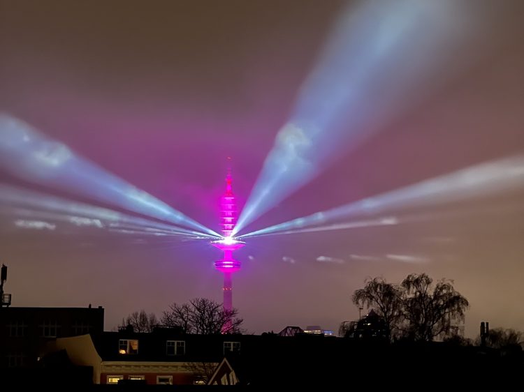 suelovesnyc_silvester_Hamburg_Fernsehturm_Lightshow_noch_nicht_bereit_Susan_Fengler_Weekly_update