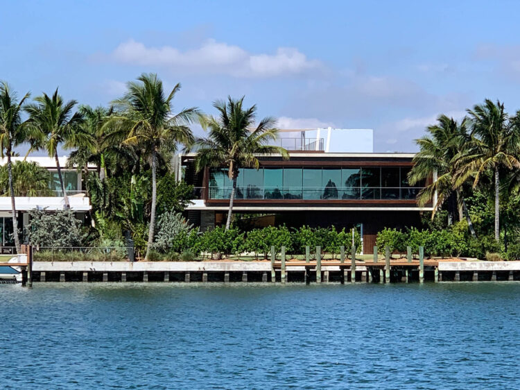 suelovesncy_susan_Fengler_miami_villa_netflix_immobilien_serien_architektur_serie