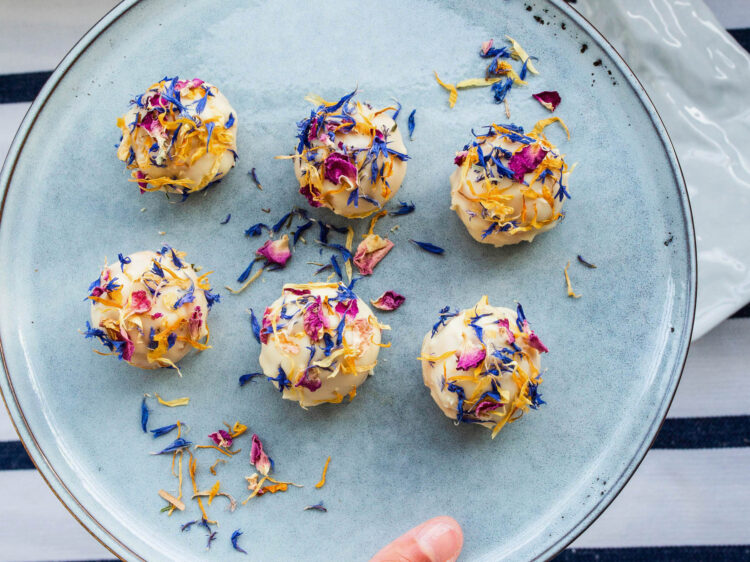 suelovesnyc_susan_fengler_schaer_lemoncake_lemon_cheesecake_pralinen_glutenfrei_fruehlingsrezept lemon-cheesecake-pralinen schaer lemoncake osterrezept einfach