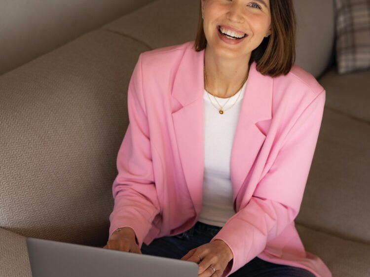 sue_fengler_suelovesnyc_stressmanagement_trainerin_hamsterrad_arbeiten_homeoffice